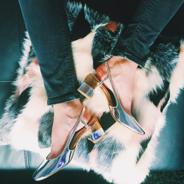 Instagram @the_daily_glance Zapatos, sandalias y deportivas